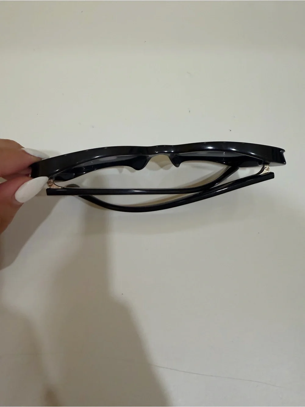CHANEL Black Oversized Gradient Sunglasses with Quilted Case - Chic Logo Accent